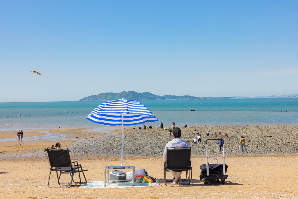 Simnipo Beach on Yeongheungdo Island 24