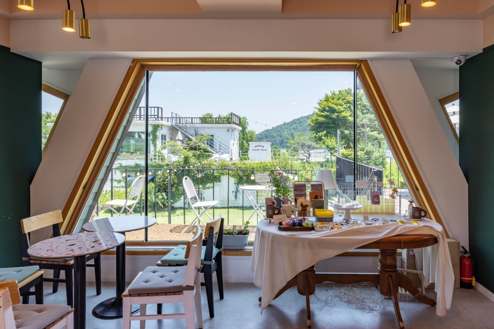 Amoene Cafe 04
