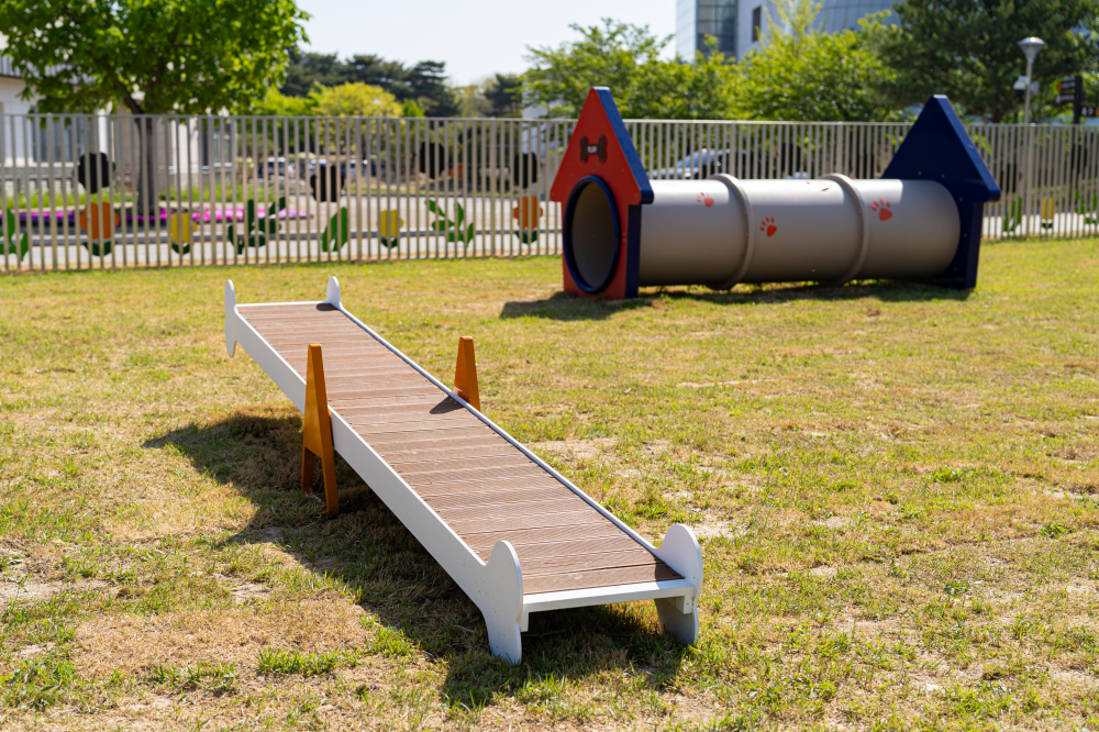 Dolmen Pet Park 05