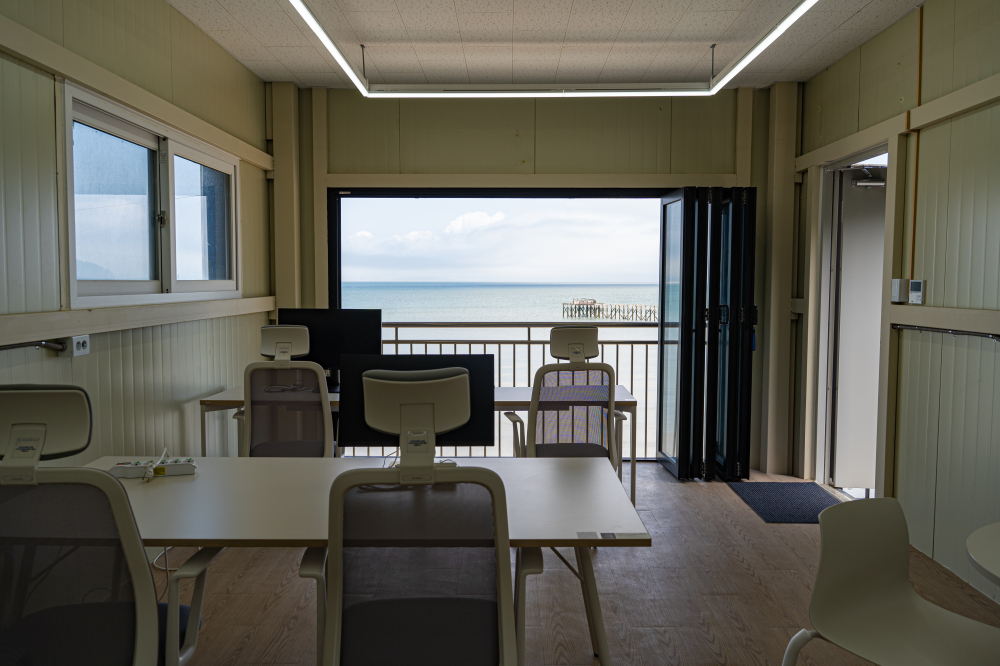 Muuido The HYUIL X DESKER Workation Center 06