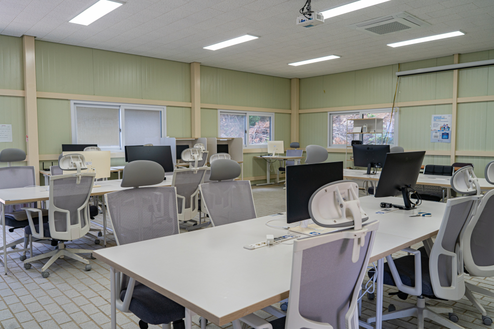 Muuido The HYUIL X DESKER Workation Center 05
