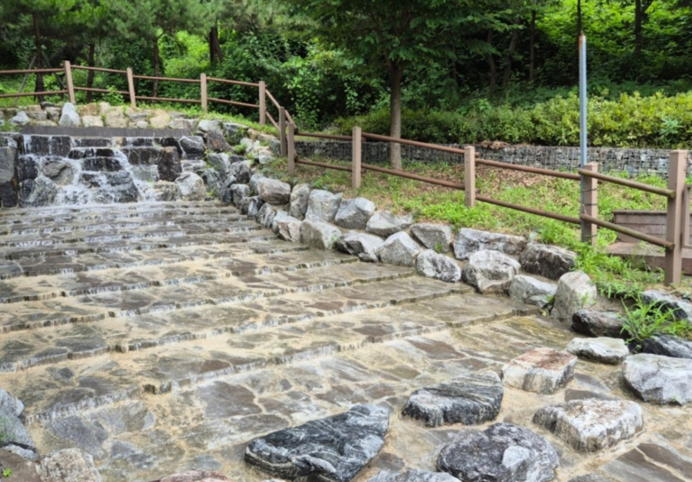 ポンジェ山 水遊び場 04